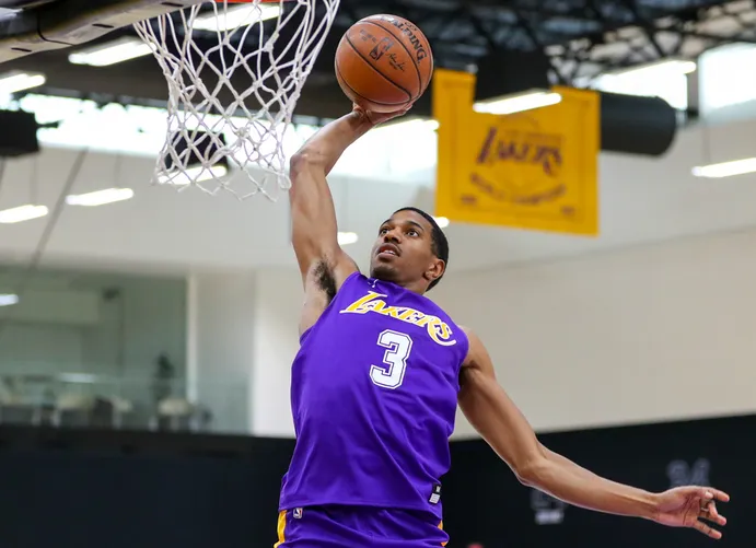 佩总再出手！梅尔顿预计加盟湖人，捡漏3D后卫辅佐东皇冲冠？