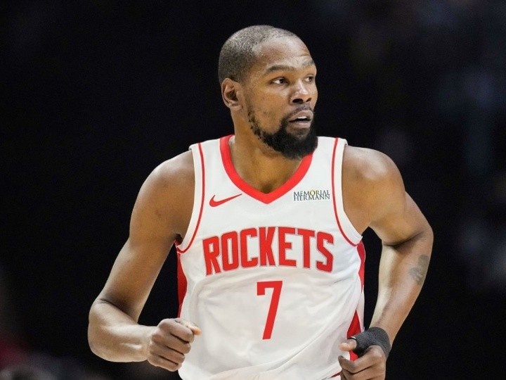 HTH官网-NBA西部关键引援盘点：杜兰特助力火箭，湖人内线升级，勇士静默无声