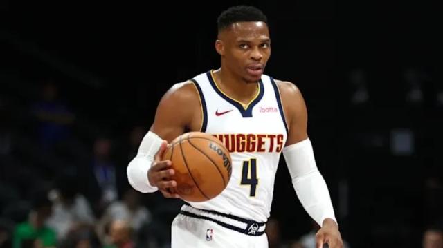 华体会体育平台-开季2战18中2正负值-37！韦少害苦约基奇 该退役了