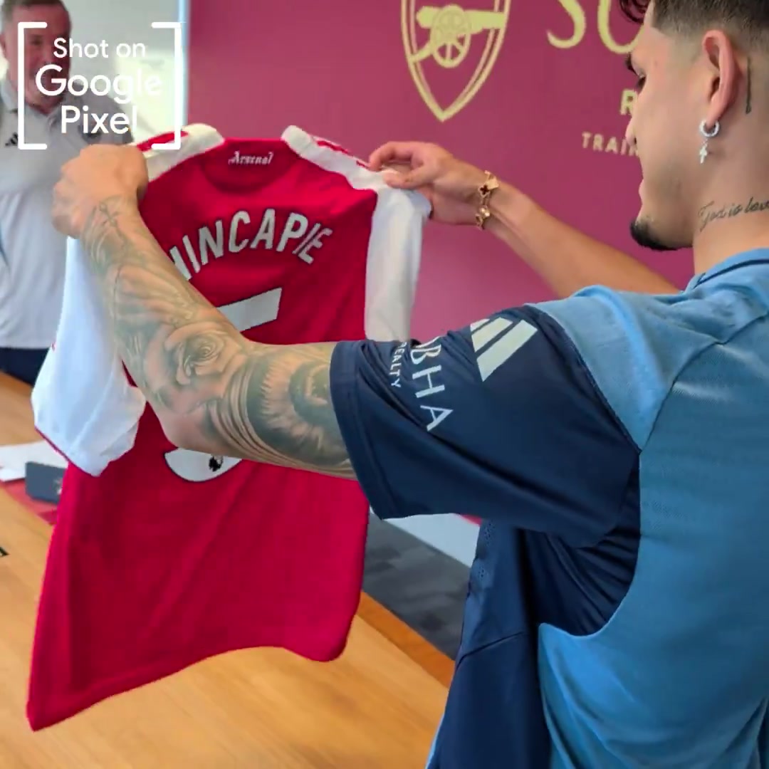 帅气！因卡皮耶身穿阿森纳球衣拍摄宣传照，阿森纳社媒晒花絮视频