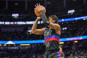 萨瑟：我投进了空位投篮赢球感觉很棒 球队能保持专注归功于老将