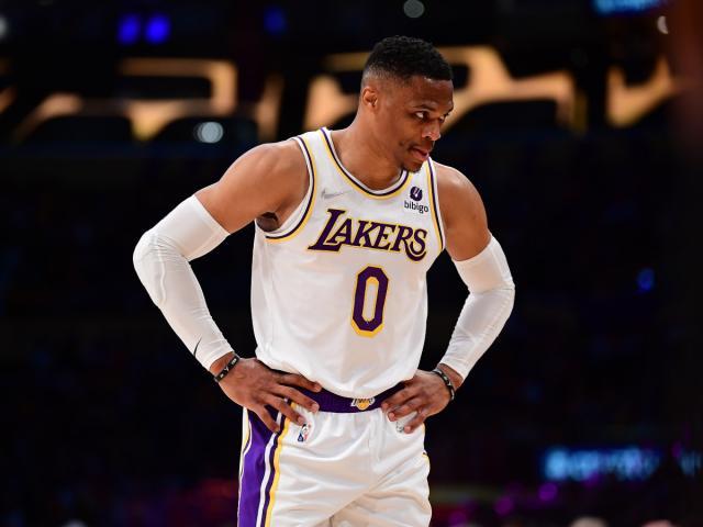 HTH官网-相信换帅能助韦少融入？湖人正在凝望深渊